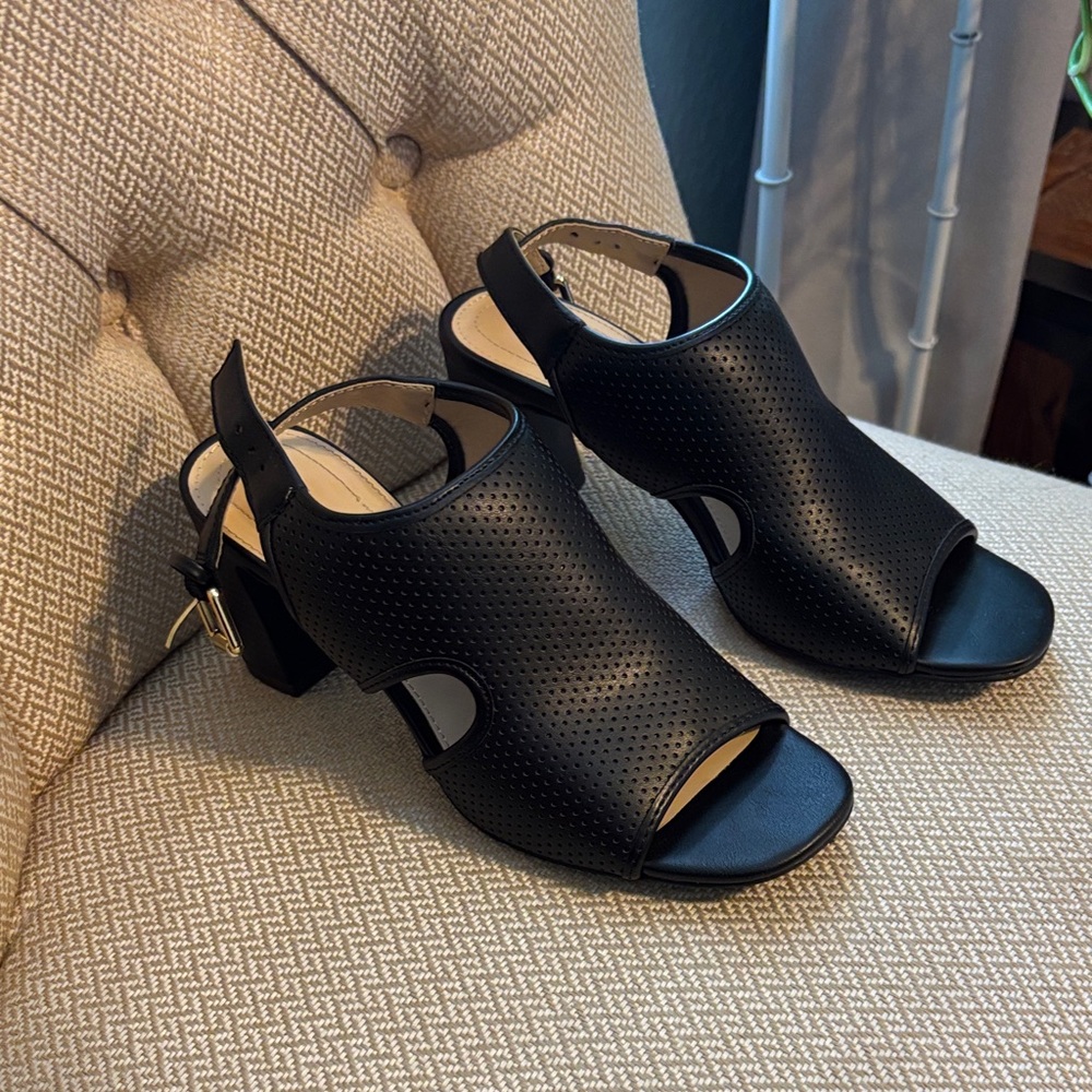 Liz Claiborne Black Women's Sandals / Like New
